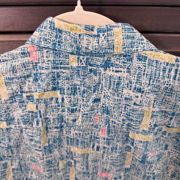Tori Richard Tropical Shirt Men’s M Made in Hawaii Blue Abstract Resort Camp - Picture 6 of 7